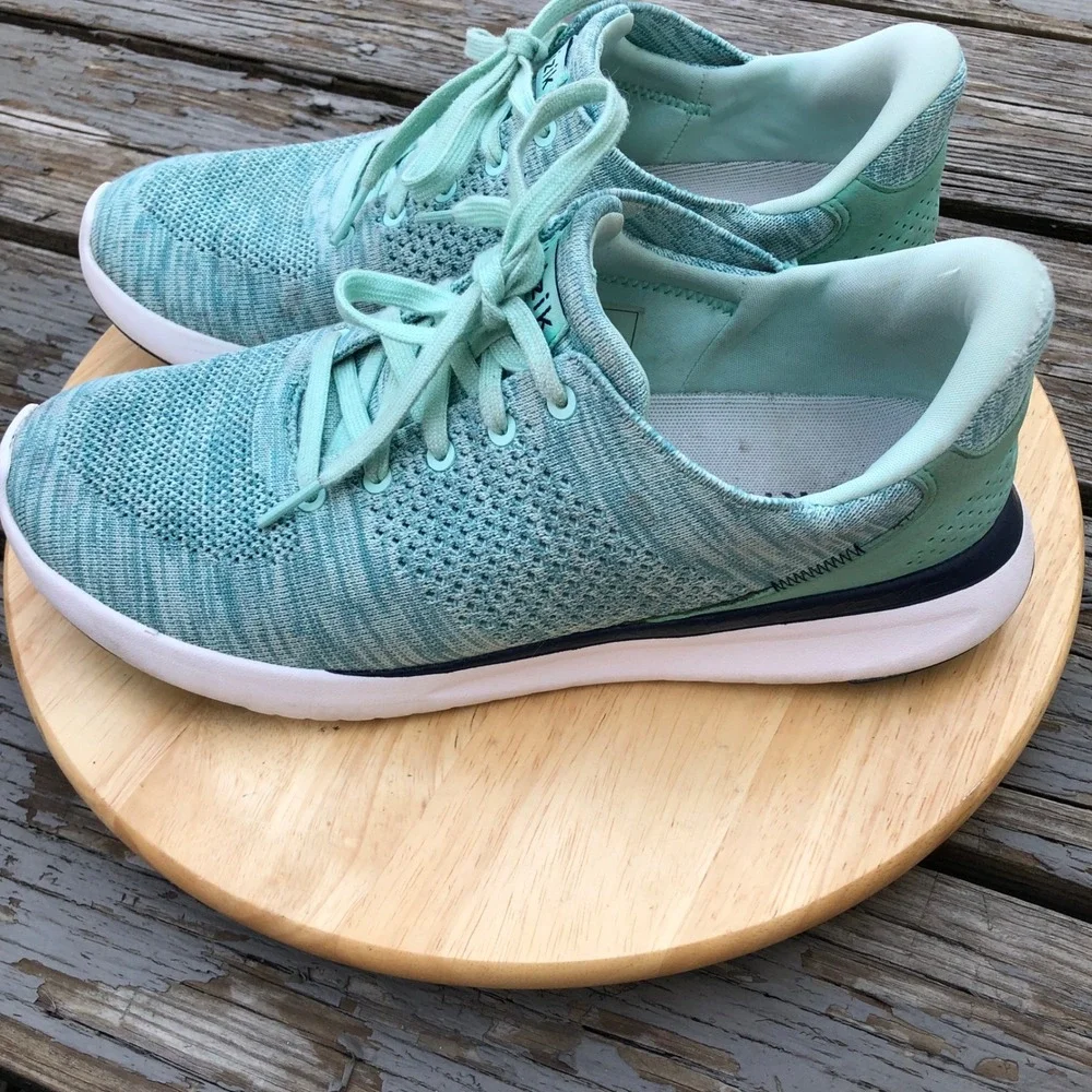 Kizik Lima Sneakers Green Womens 11 Mens 9.5 Spearmint Hands Free Knit Shoes